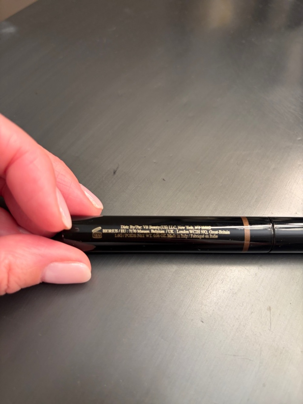 Victoria Beckham Beauty Eye Wear
Longwear Eyeshadow Stick | Caramel - Picture 10 of 12
